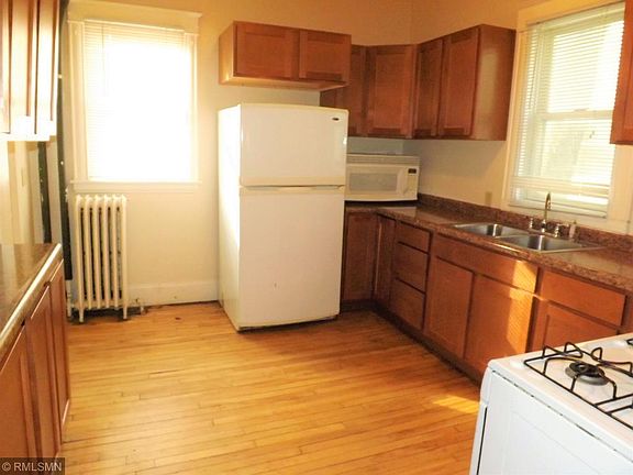 3rd image of 1122 8th St SE #1