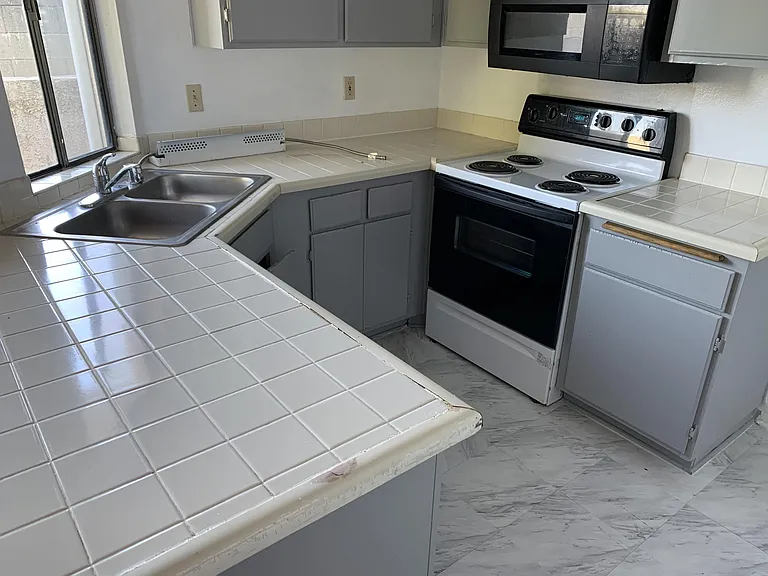 707 S Webster Ave — Photo 50