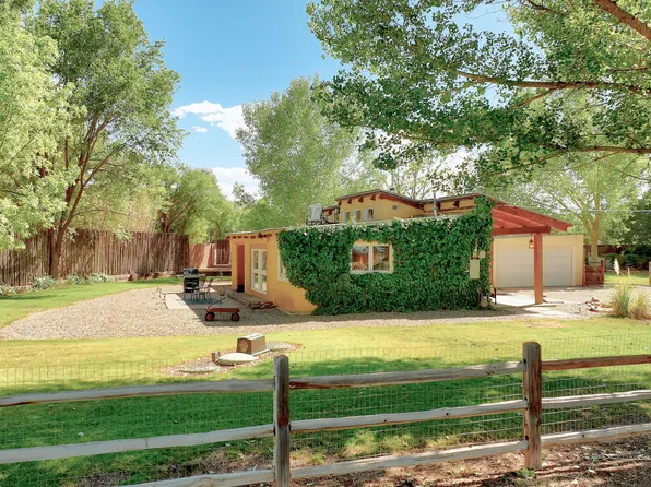 650 Mockingbird Ln, Corrales, NM 87048