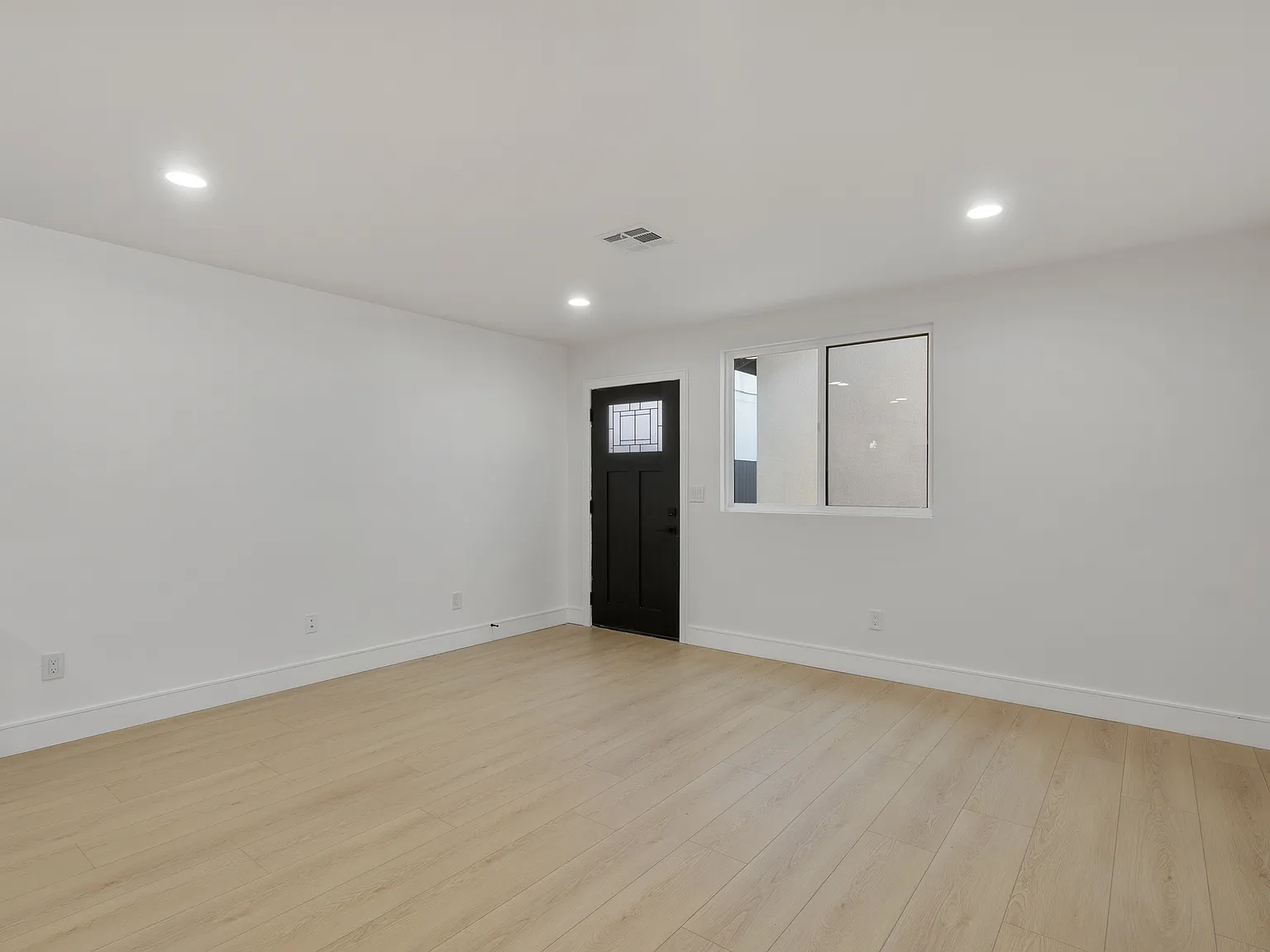 3 bed, 1400 sqft, $4,495 — Photo 4