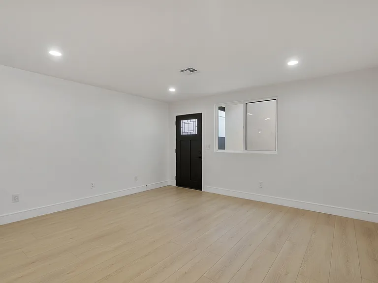 2708 S Cochran Ave — Photo 4
