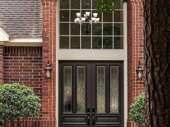 4th image of 15 Woodmere Pl