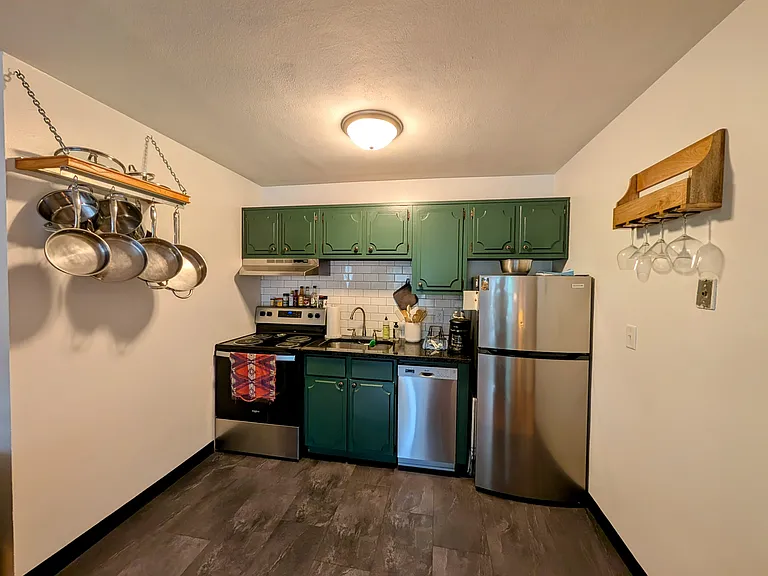 Lexington Court Apartments — Photo 15