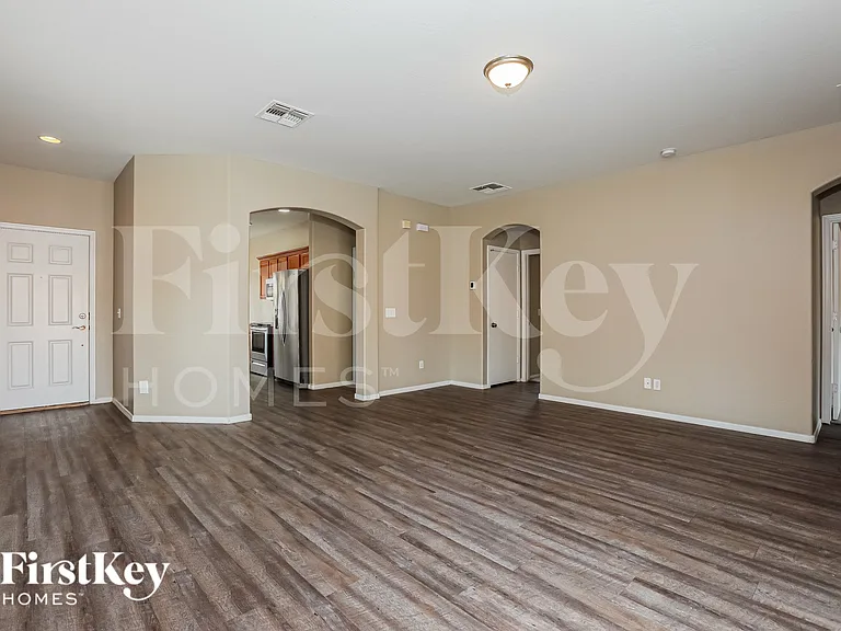 2850 E Silverbell Rd — Photo 4