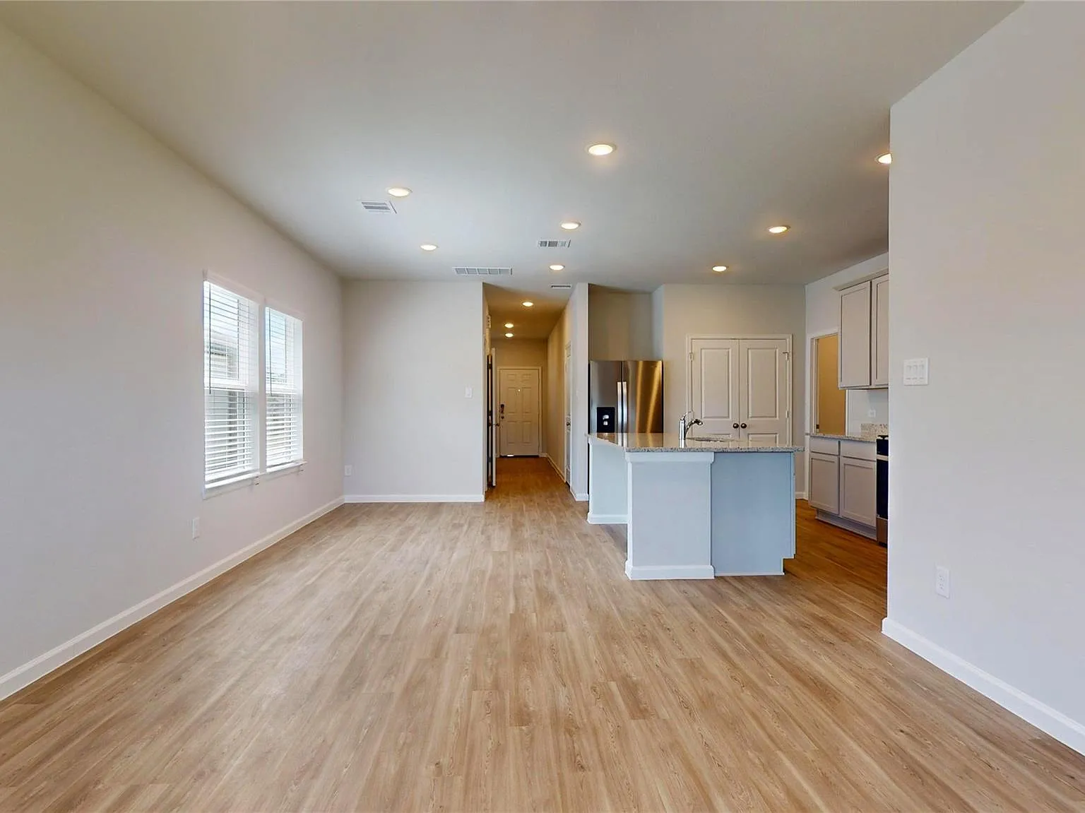 4 bed, 2.5 bath, 1919 sqft, $2,150 — Photo 4