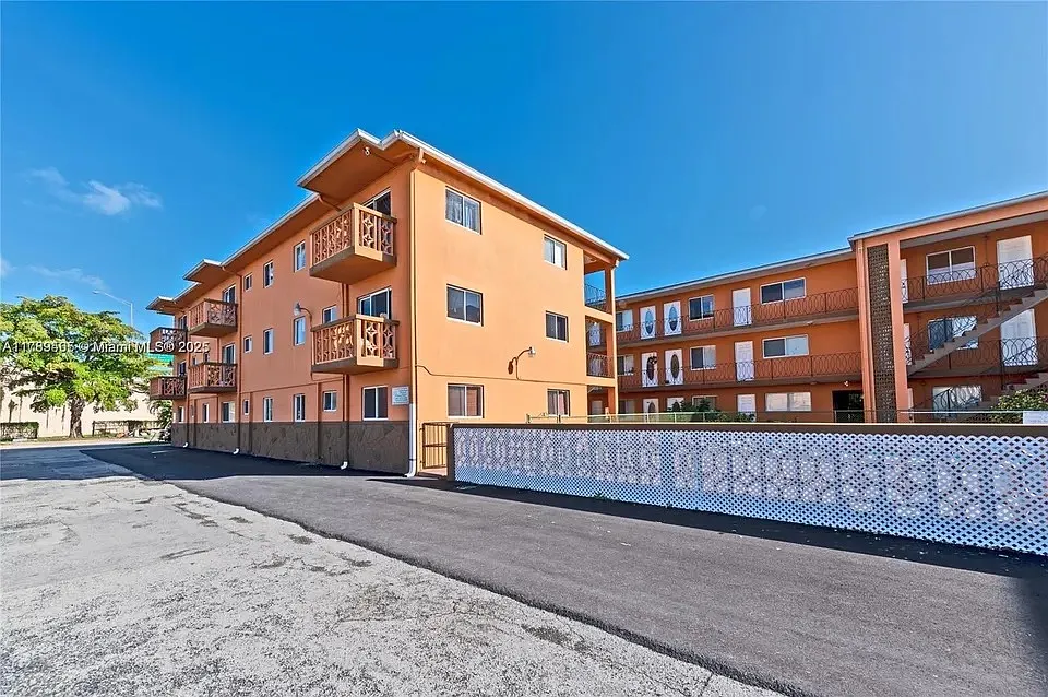 2 bed, 603 sqft, $1,800 — Photo 3
