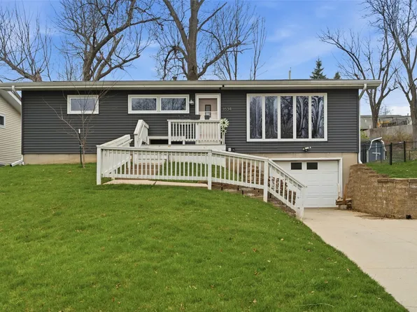 1634 24th St NW, Cedar Rapids, IA 52405
