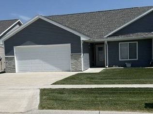 1412 Cottage Park Dr, Aurora, NE 68818