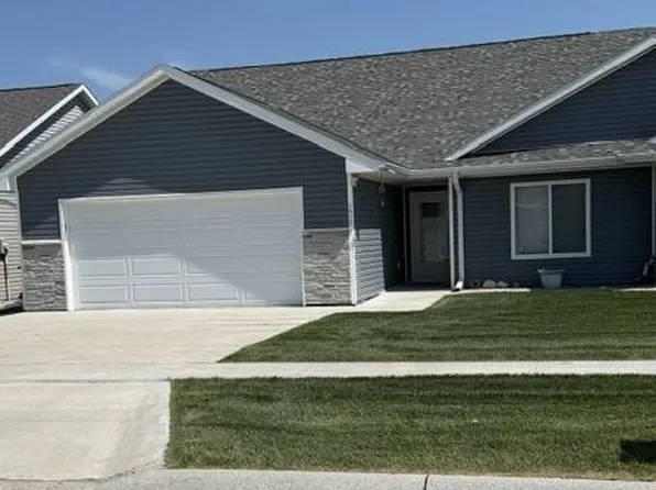 1412 Cottage Park Dr, Aurora, NE 68818