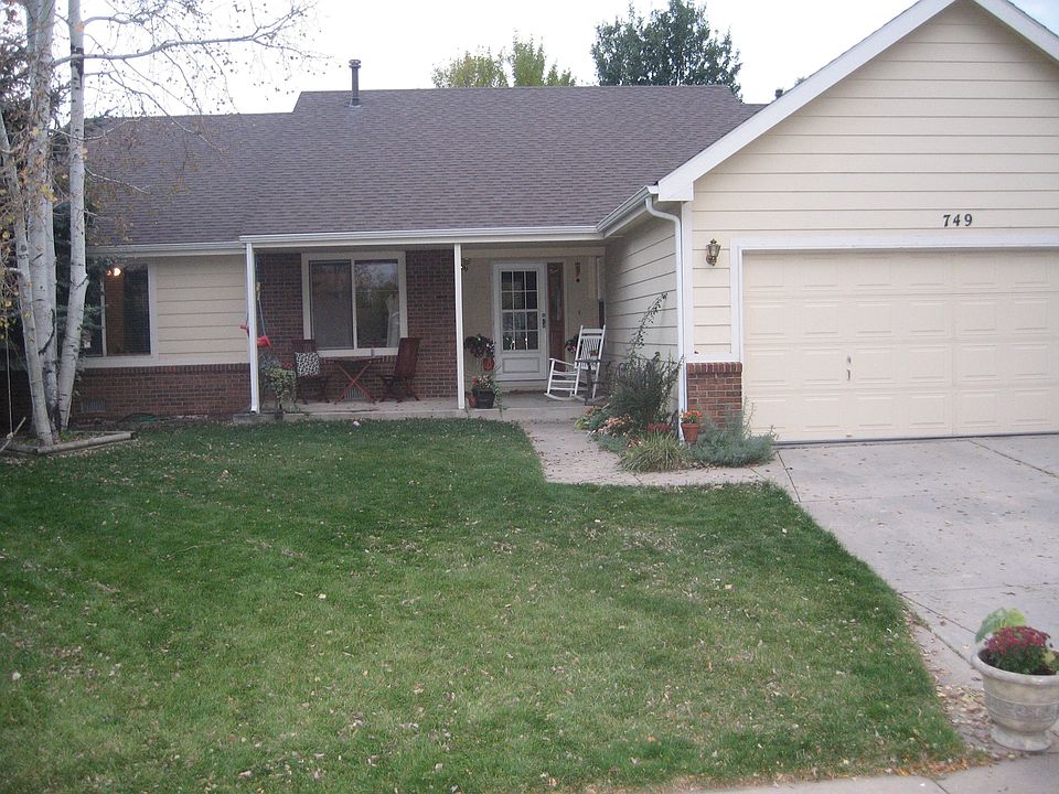 In a cul-de-sac with a great front porch