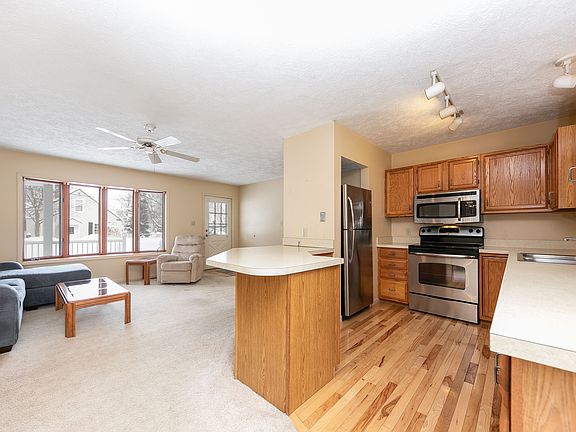 3rd image of 1105 Hill St