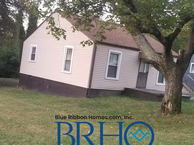 3213 Shields Ave — Photo 4