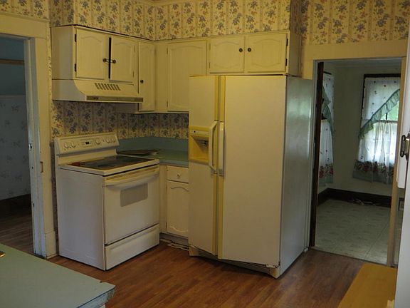 4th image of 435 E Allegan St