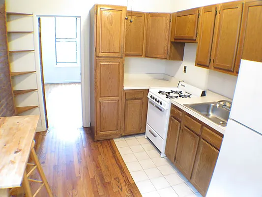 Rented by Glasser Realty LLC | media 3