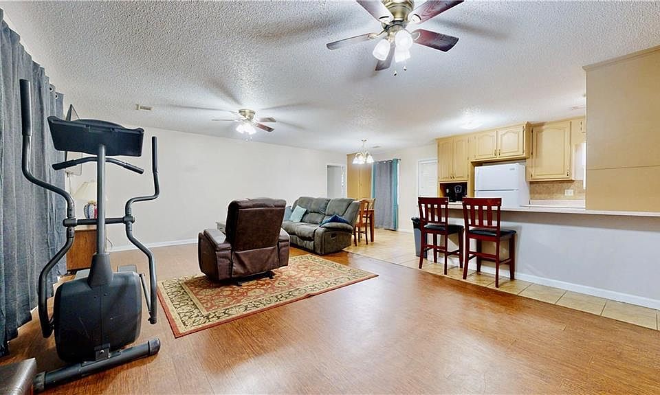 2nd image of 131 Fawn Ln
