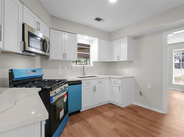 1403 Marilyn St, Conroe, TX 77301