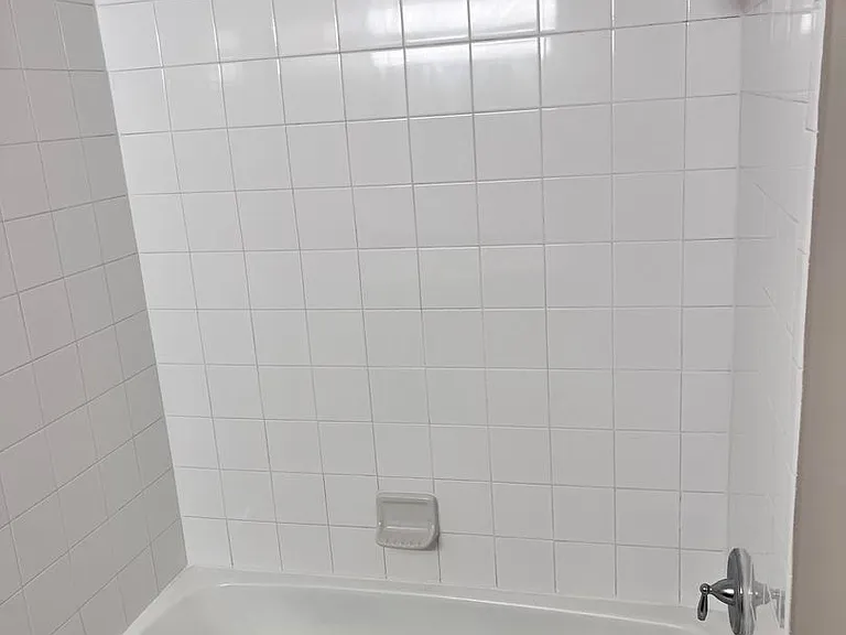 Bristol Square Apartments — Photo 50