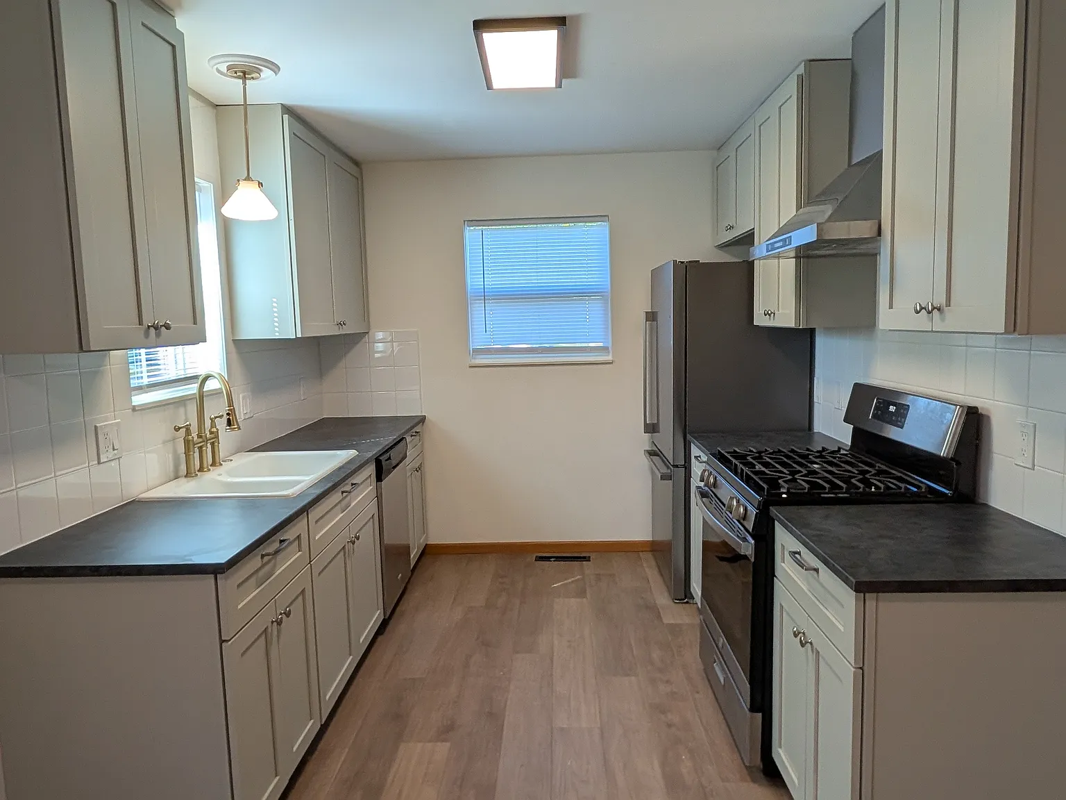 4 bed, 1.5 bath, 1459 sqft, $1,600 — Photo 3