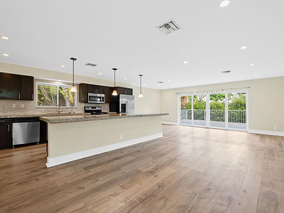 1st image of 804 N Victoria Park Road