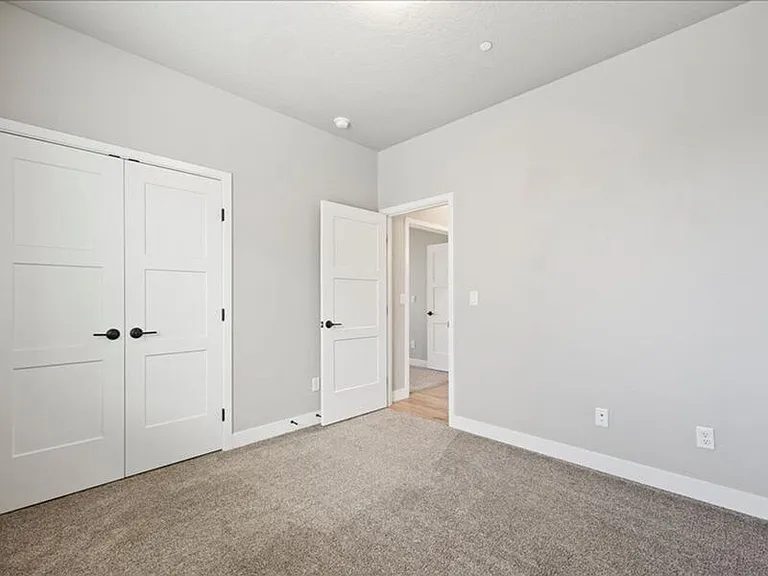 4725 Roark Dr — Photo 10