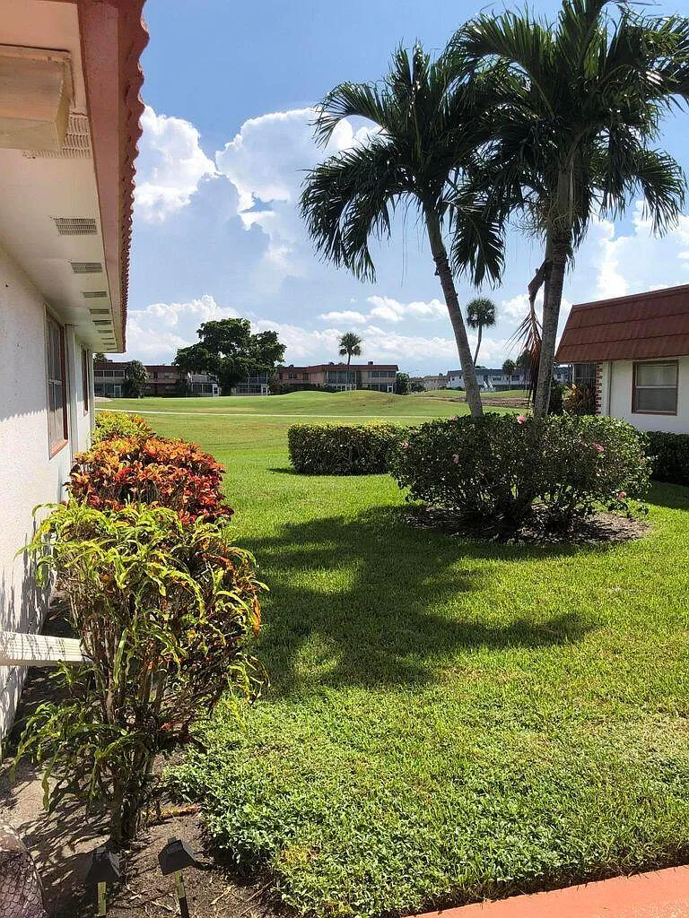 1 bed, 1.5 bath, 720 sqft, $1,600 — Photo 2