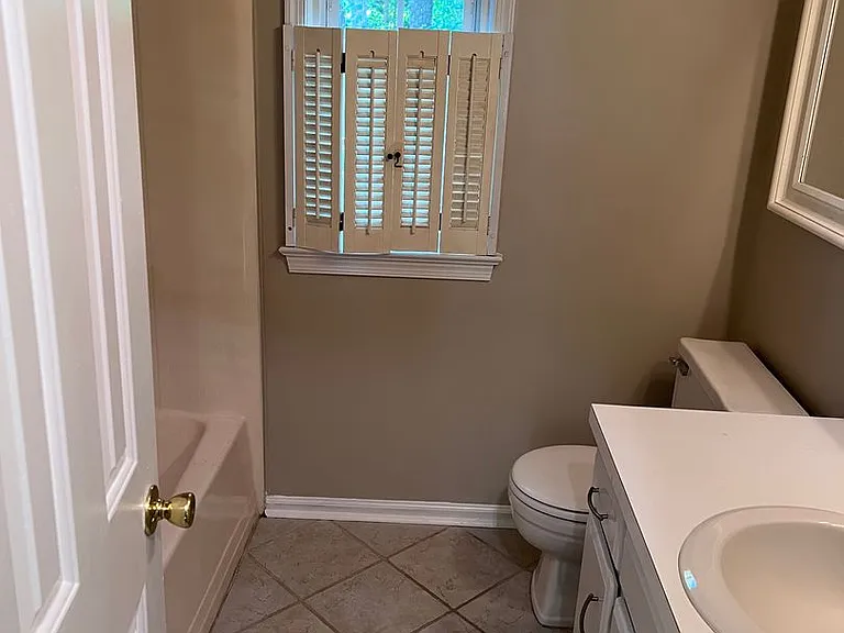102 Harbin Ct — Photo 16