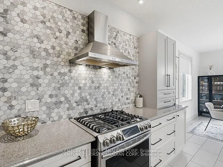464 Jessica Way — Photo 14