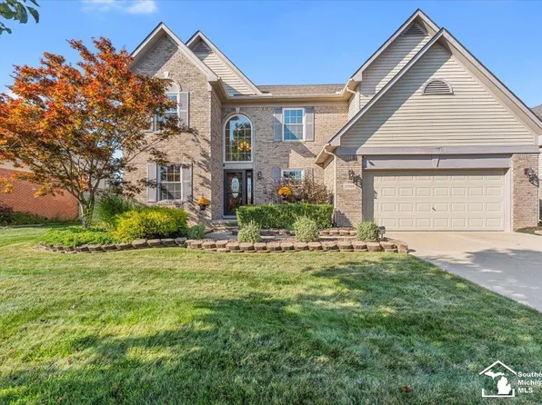 19300 Holdren St, Rockwood, MI 48173