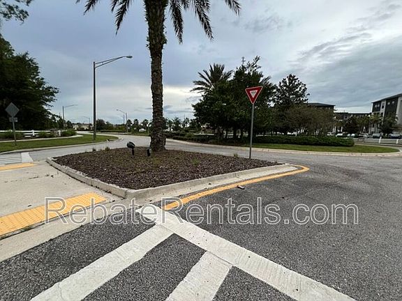 4th image of 824 S Black Cherry Dr