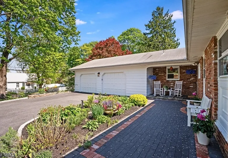 4 Hillcrest Ave — Photo 2