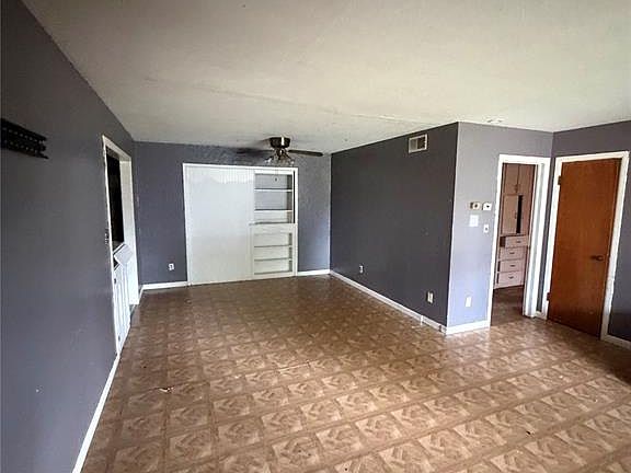 4th image of 2221 SW 61st St