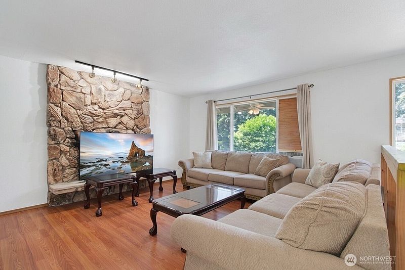 3rd image of 29754 4th Avenue S