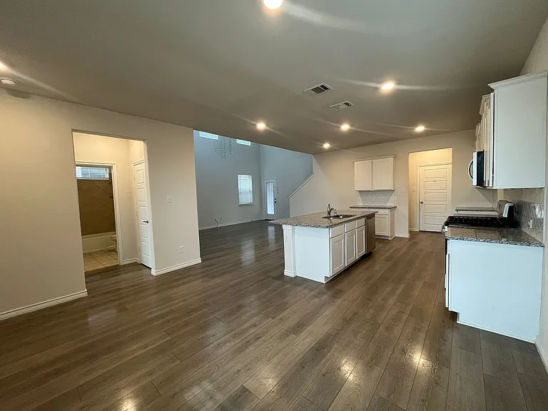 1601 Princeton Dr — Photo 8