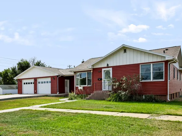 821 3rd St SE, Sidney, MT 59270