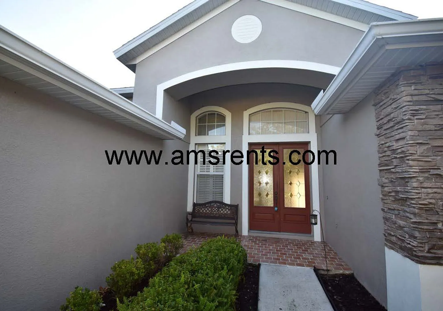 Spacious 5 bedroom home in Hunter Creek — Photo 4