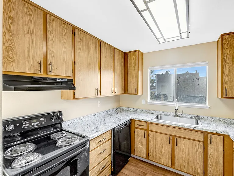 3330 Del Monte Blvd — Photo 32
