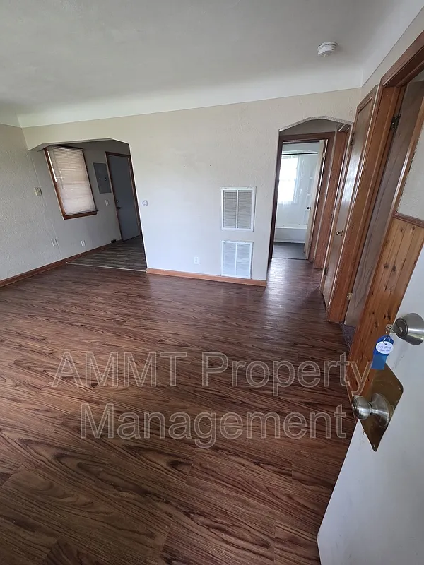 2 bed, 1.0 bath, $1,125 — Photo 3