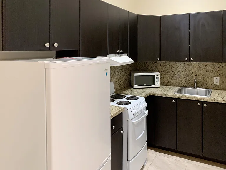 335 Georgia St — Photo 6