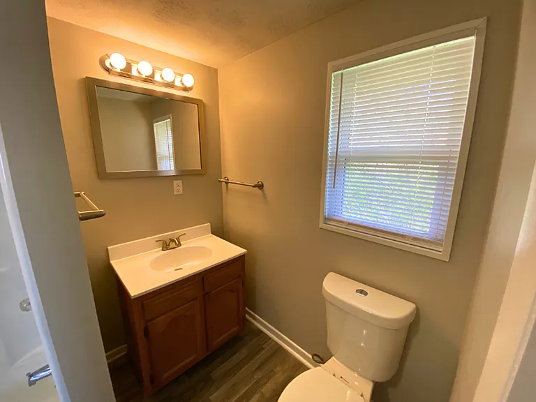 204 Courtyard Cir — Photo 96