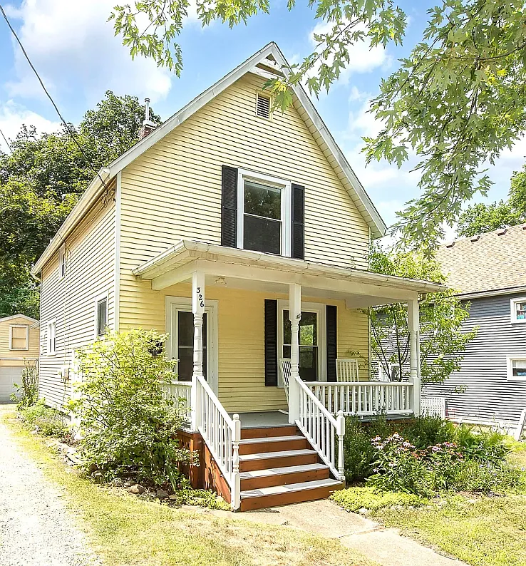3 bed, 980 sqft, $2,400 — Photo 1