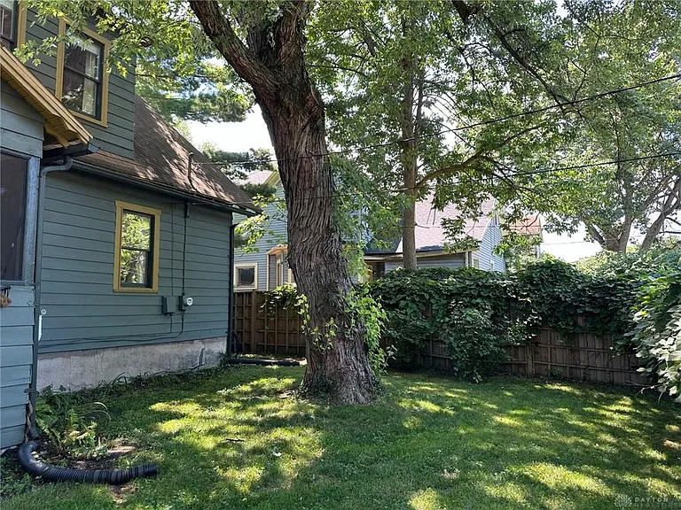 2319 S Dixie Dr — Photo 31