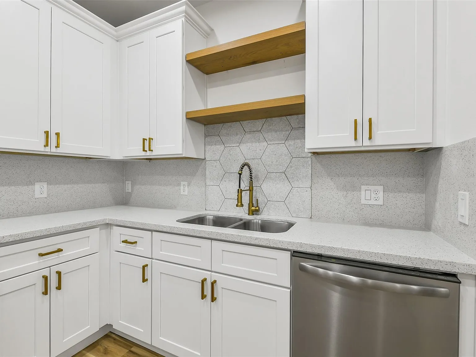 3 bed, 2.0 bath, 1325 sqft, $1,950 — Photo 4