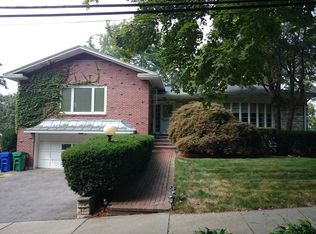 124 Woodchester Dr, Newton, MA 02467