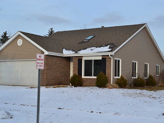 3rd image of 2S131 Everett Ct