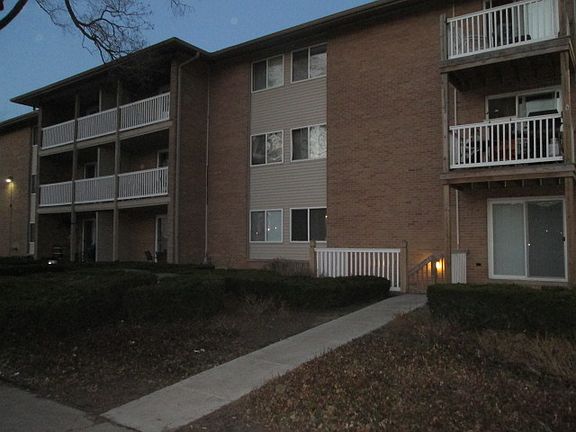 2nd image of 930 Beau Dr Unit 302