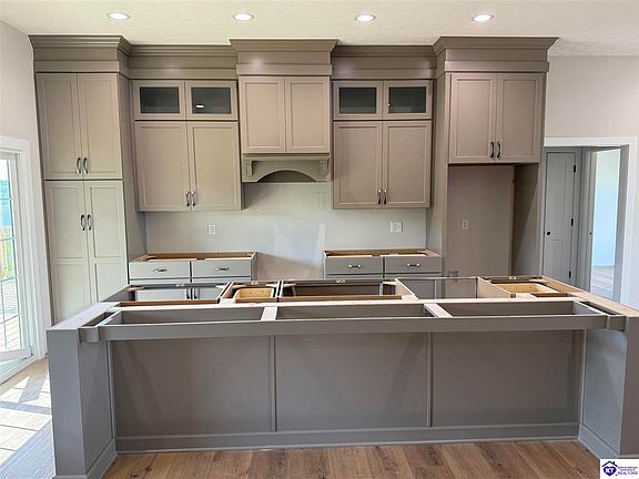 3rd image of 29 Baffert Ct