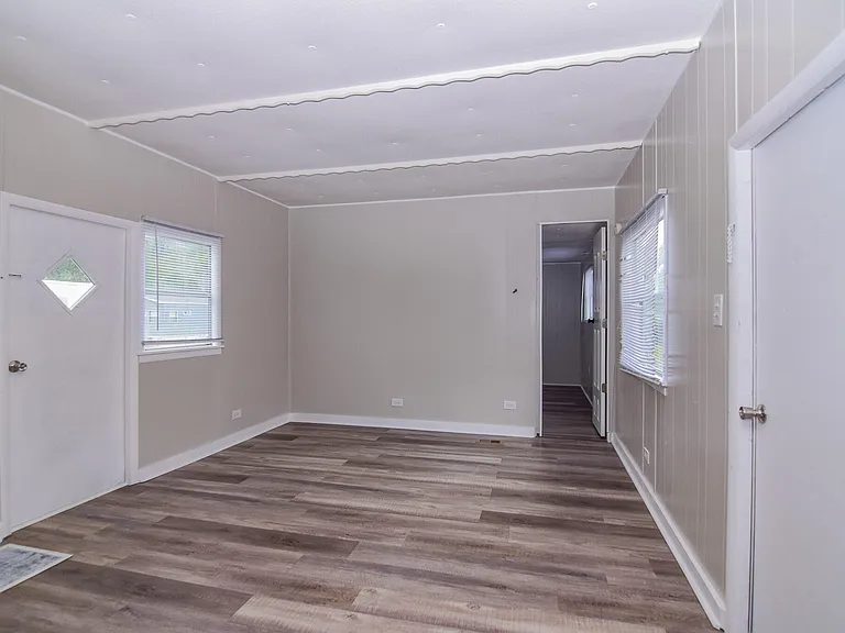310 Sundial Ln — Photo 2