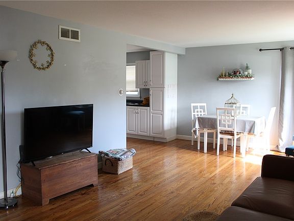 3rd image of 816 N Lodge St