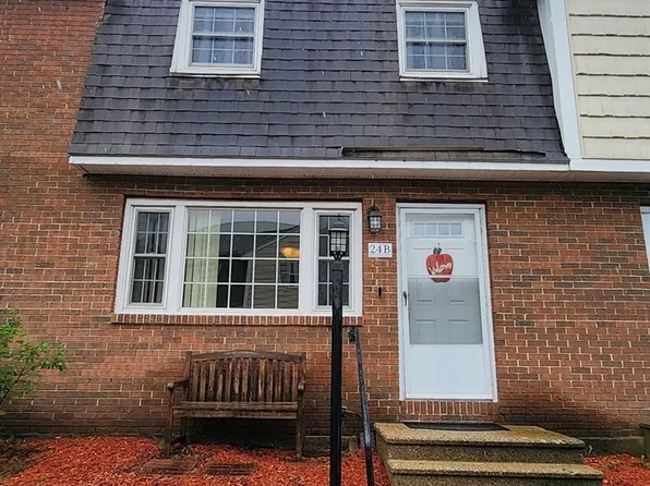 24-24B Rockingham St #14, Lowell, MA 01852