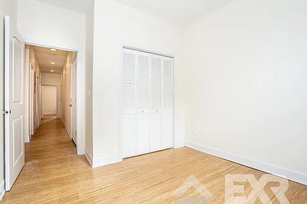 Rented by EXR | media 35